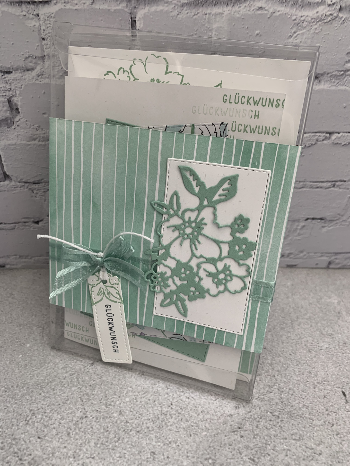 Von Hand gemalt - Kartenbox 1.jpeg